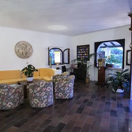Cala Di Mola 4*